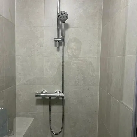 Privatunterkunft With External Bathroom Near To The Centre *